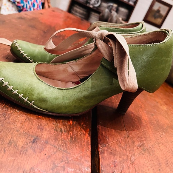 Terra Plana Handmade green leather pumps 9 - Picture 4 of 4